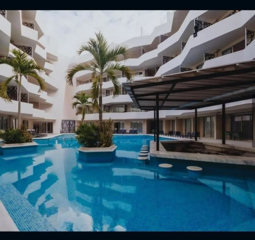 Swim-Up 1-Bedroom Apartment Playa del Carmen Mexico