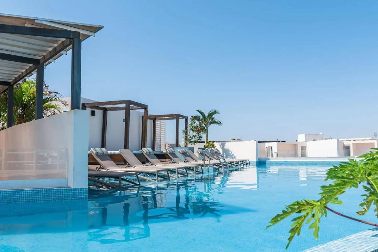 Swim-Up 1-Bedroom Apartment Playa del Carmen